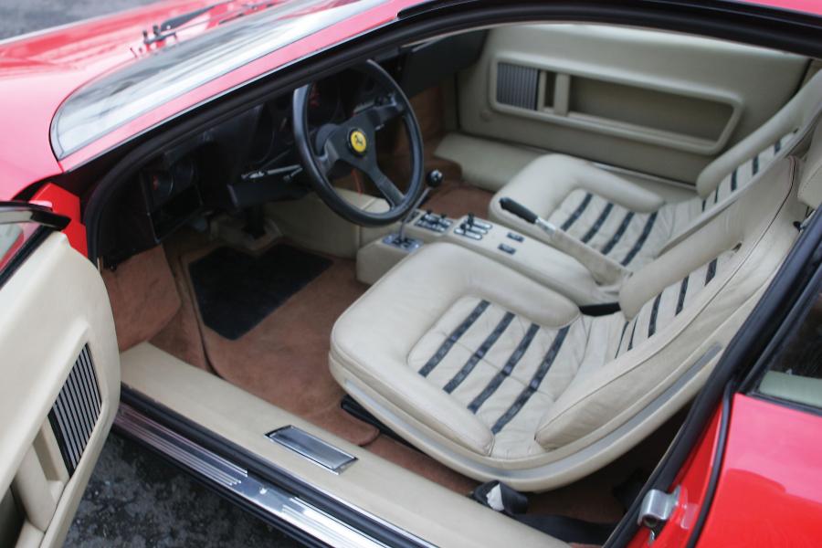 Интерьер Ferrari 365 GT4 Berlinetta Boxer 1974 года  (фото 3 из 20)